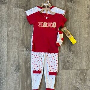 Chickpea Red and White Pajama Set / 5 pieces
New with tags 🏷️
